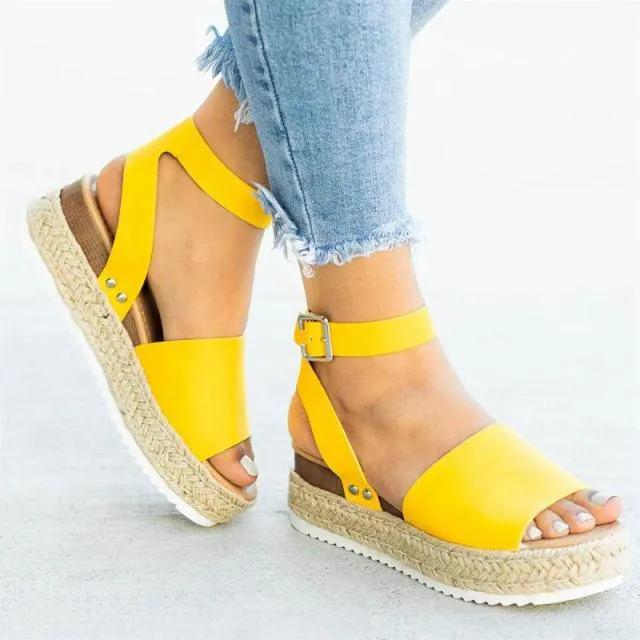 Fashionable and relaxed orthopedic Sandals