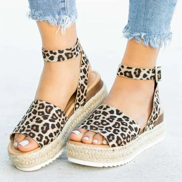 Fashionable and relaxed orthopedic Sandals