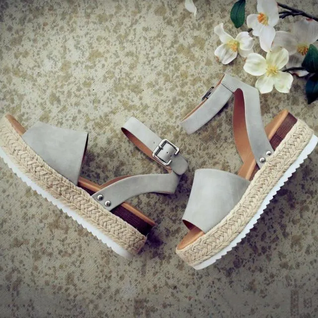Fashionable and relaxed orthopedic Sandals
